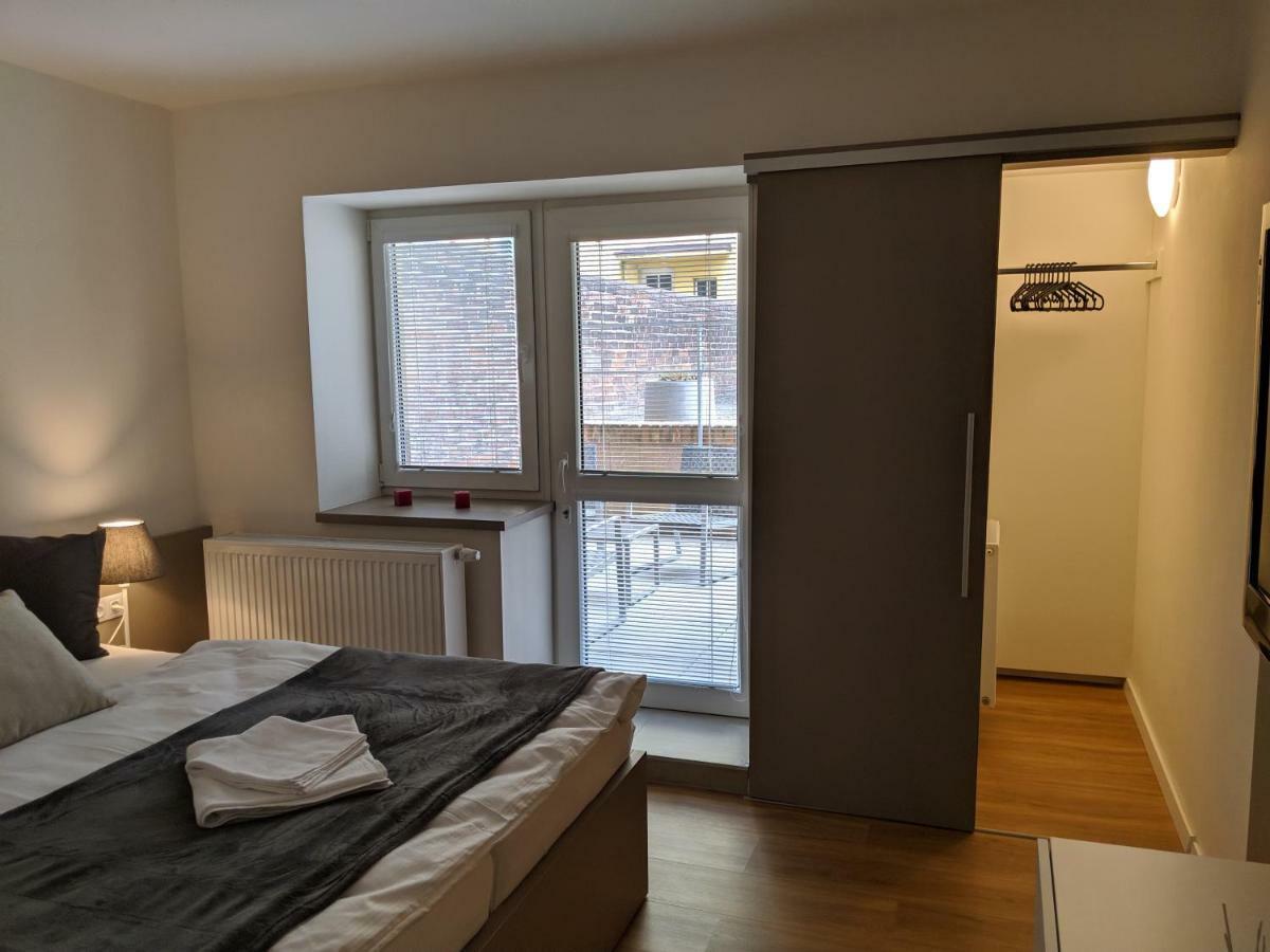 Ap 1 - Apartments 4U Brezinova "Overnight Simply" Градец-Кралове Экстерьер фото