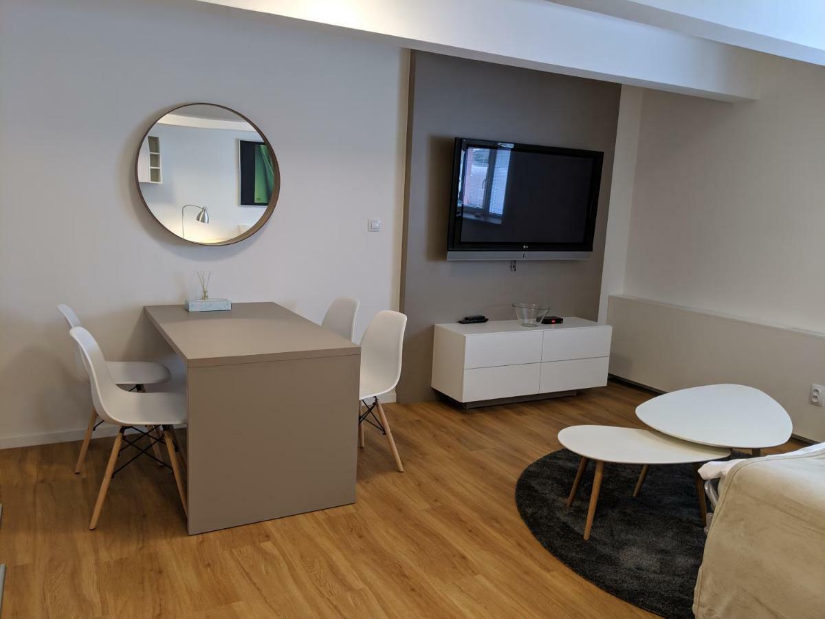Ap 1 - Apartments 4U Brezinova "Overnight Simply" Градец-Кралове Экстерьер фото