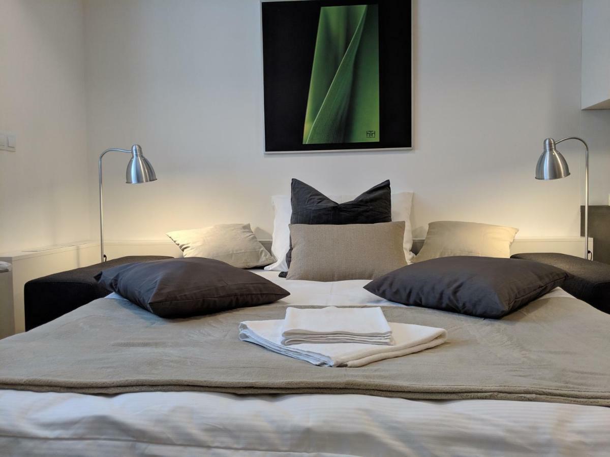Ap 1 - Apartments 4U Brezinova "Overnight Simply" Градец-Кралове Экстерьер фото