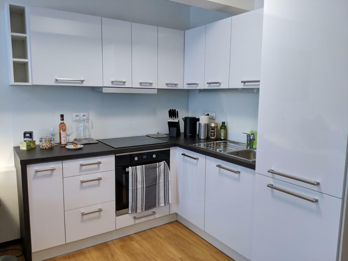 Ap 1 - Apartments 4U Brezinova "Overnight Simply" Градец-Кралове Экстерьер фото