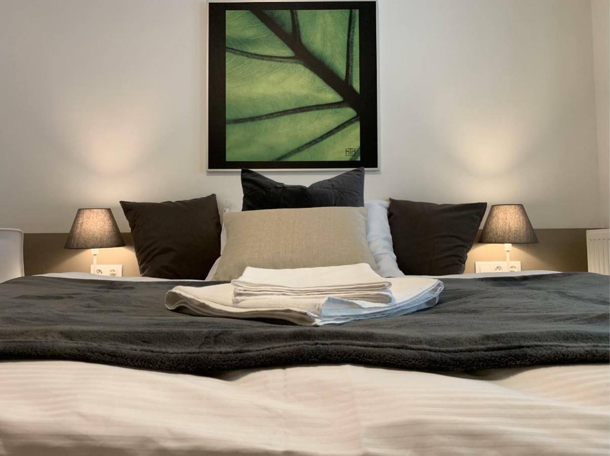 Ap 1 - Apartments 4U Brezinova "Overnight Simply" Градец-Кралове Экстерьер фото