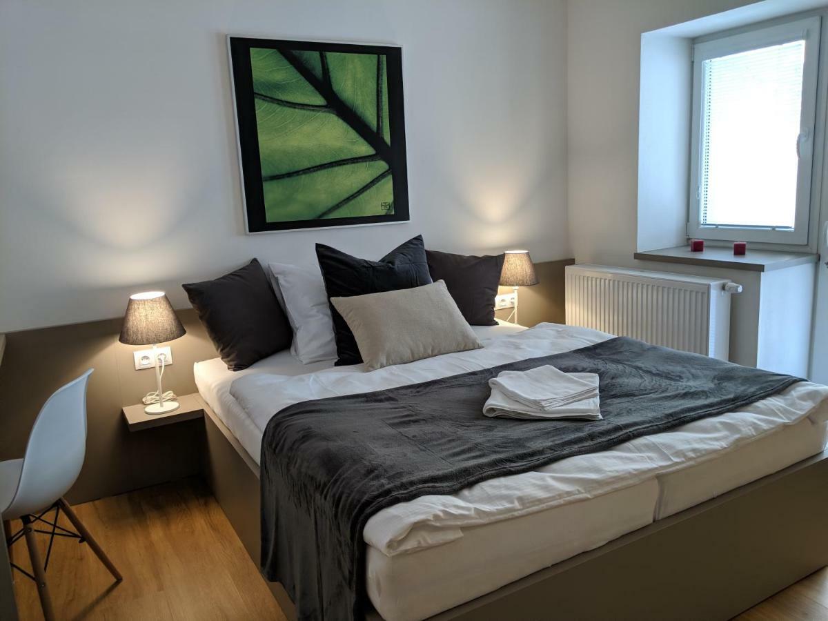 Ap 1 - Apartments 4U Brezinova "Overnight Simply" Градец-Кралове Экстерьер фото