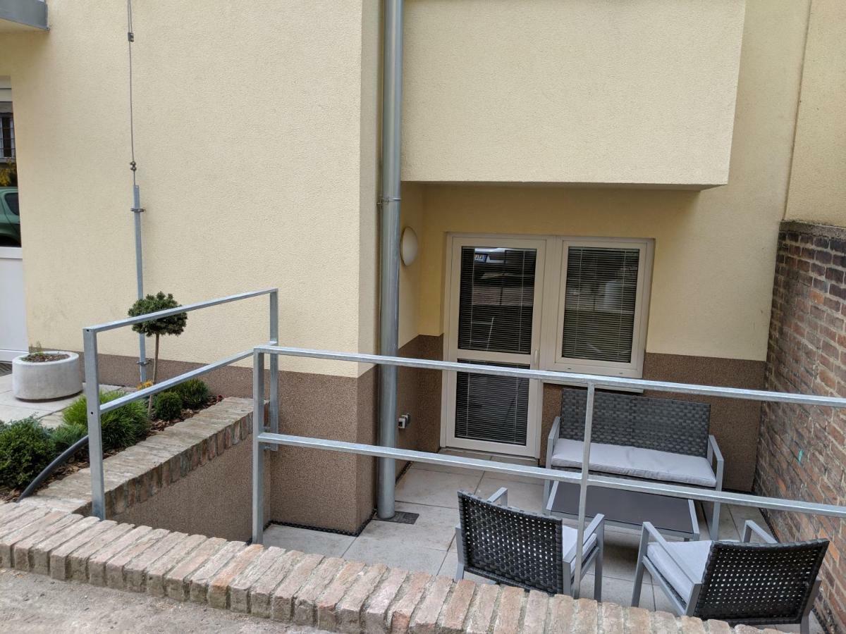 Ap 1 - Apartments 4U Brezinova "Overnight Simply" Градец-Кралове Экстерьер фото