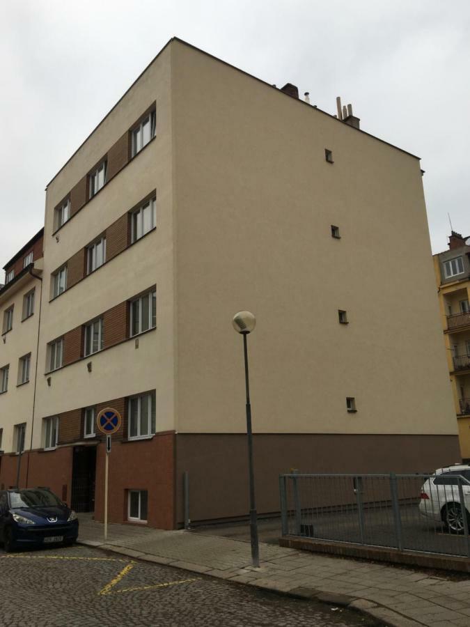Ap 1 - Apartments 4U Brezinova "Overnight Simply" Градец-Кралове Экстерьер фото