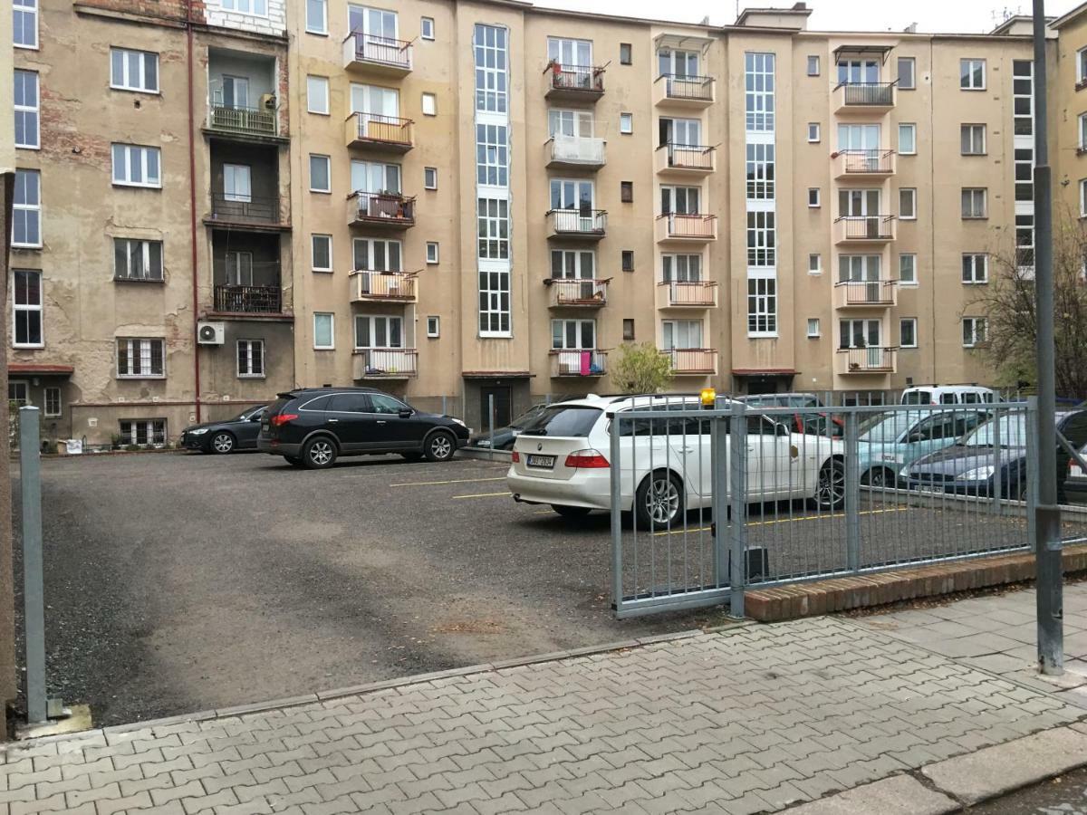Ap 1 - Apartments 4U Brezinova "Overnight Simply" Градец-Кралове Экстерьер фото