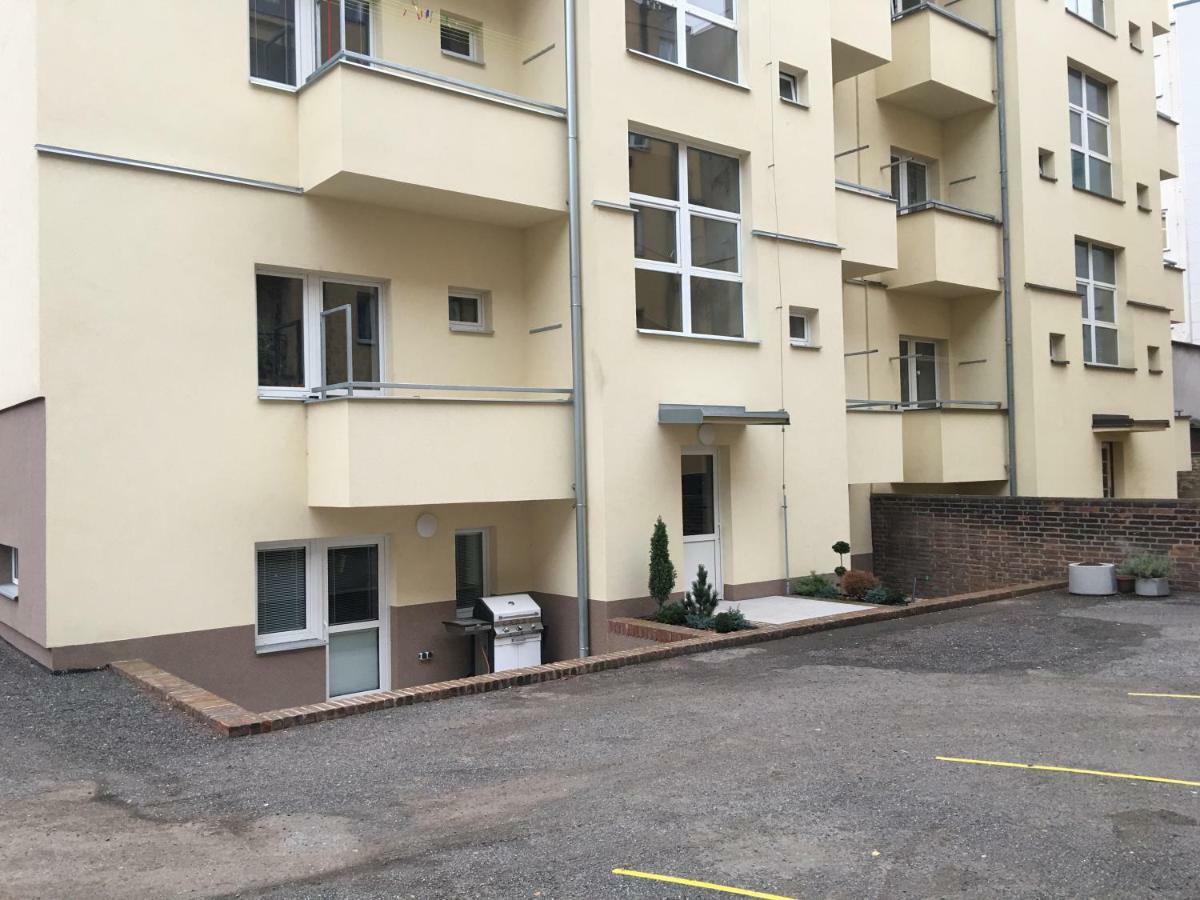 Ap 1 - Apartments 4U Brezinova "Overnight Simply" Градец-Кралове Экстерьер фото