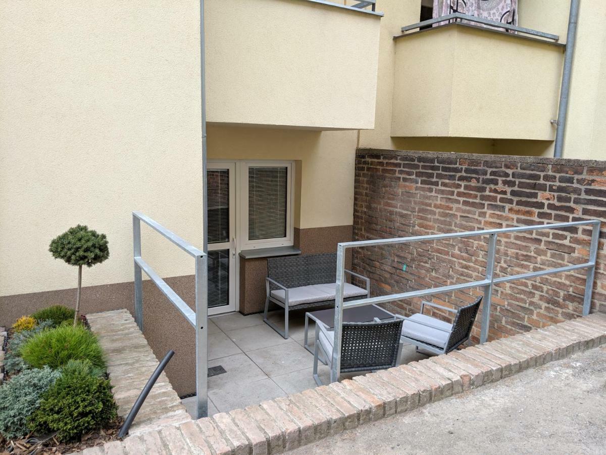 Ap 1 - Apartments 4U Brezinova "Overnight Simply" Градец-Кралове Экстерьер фото